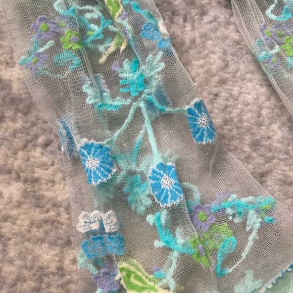 [Ozone] NWOT Floating Floral Sheer Socks - Picture 4 of 7